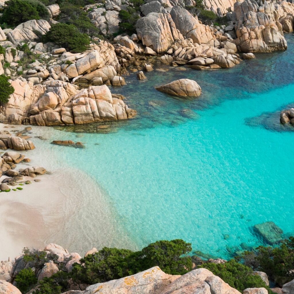 Guided tours in Northern Sardinia with chartered yachts